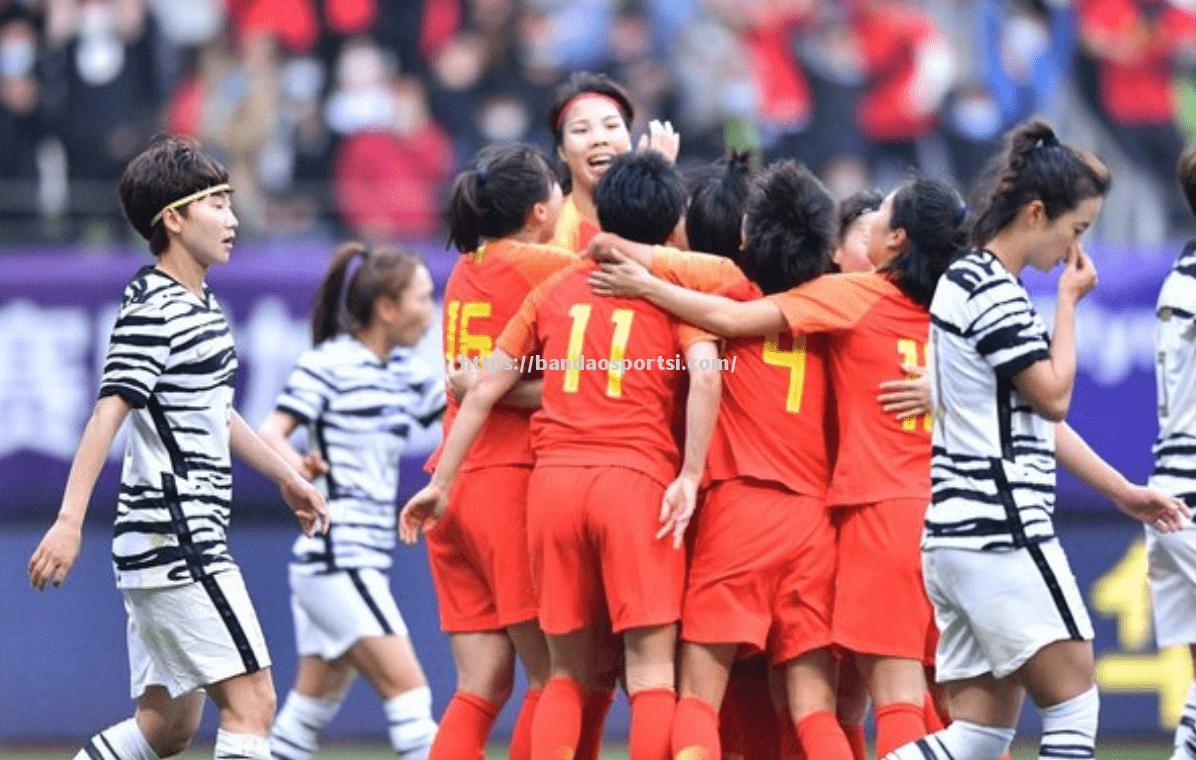 半岛体育-勇战鏖战，女足比赛盛况空前！