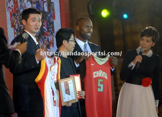 半岛体育-NBA巨星举办公益篮球赛，善款捐赠项目