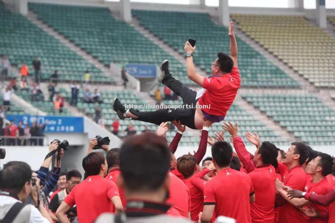 国内足球顶级联赛焦点对决，观众呼声高涨
