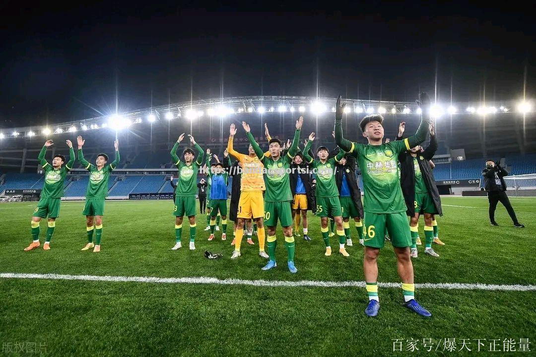 半岛体育-阿贾克斯青训中心推出新的训练计划，提升球员技术